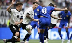 开云体育登录-欧洲巅峰之战，球场上的豪情壮志