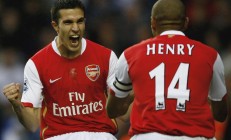 开云体育视频直播-马刺强压雄鹿，德罗赞完成自我救赎的传奇之夜