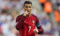 开云体育中国官网-小贾伦接管季后赛之夜，热火压哨绝杀猛龙背后的年轻主宰