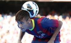 开云体育APP下载-银箭破晓，拉塞尔点燃赛场，法拉利史诗逆转红牛王朝