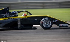 开云体育-雷诺车队翻盘威廉姆斯，皮亚斯特里带队取胜的简单介绍