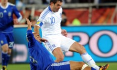 开云体育中国官网-希腊水球队再次夺冠，队员欢呼雀跃