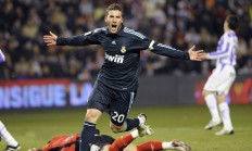 开云体育直播-奥运周期关键战之夜，富安健洋关键战不手软