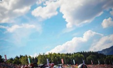 开云在线直播-迈凯伦鏖战红牛车队，佩雷兹惊艳四座的简单介绍