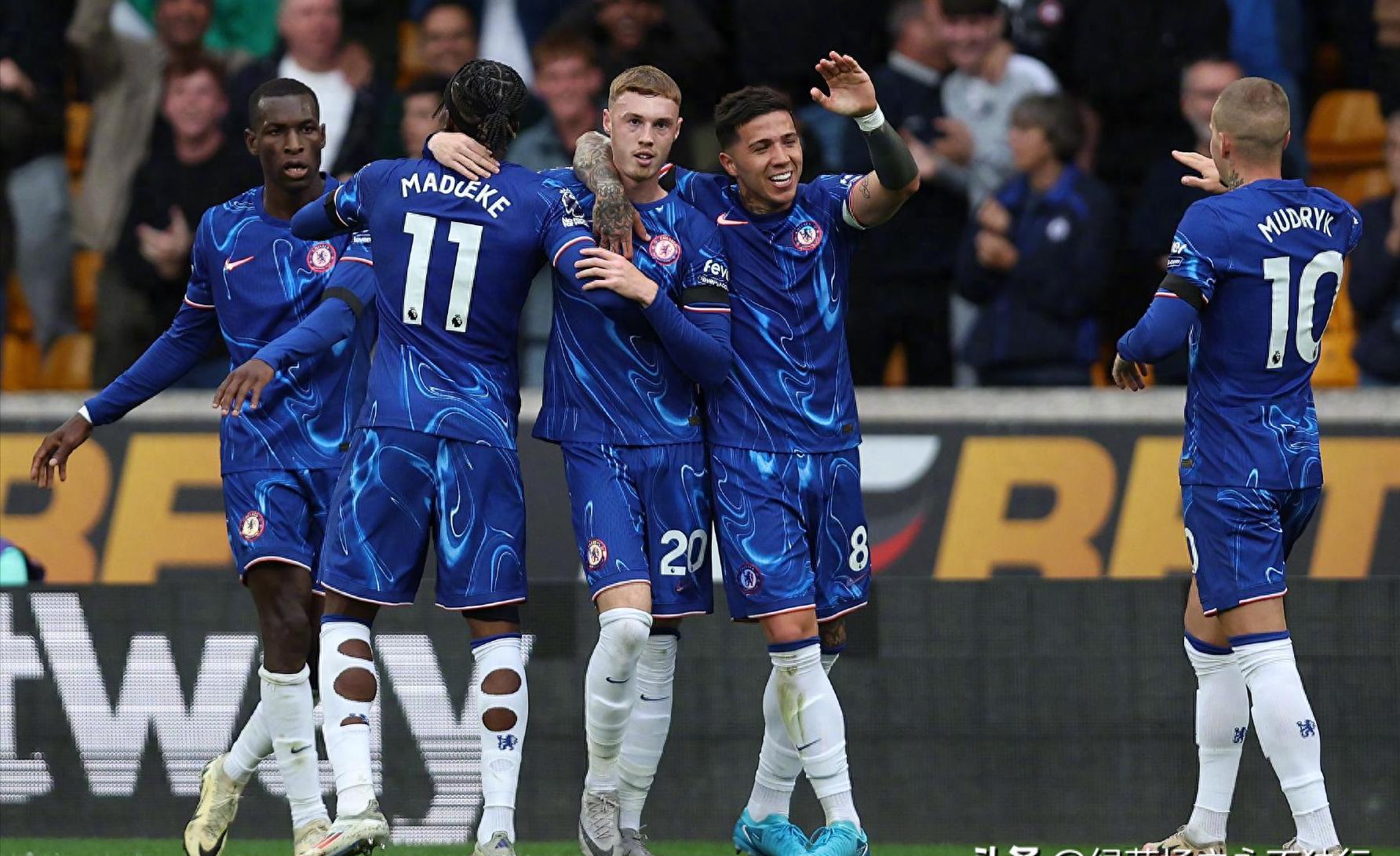 包含切尔西险胜乌克兰，莱万带队取胜的词条