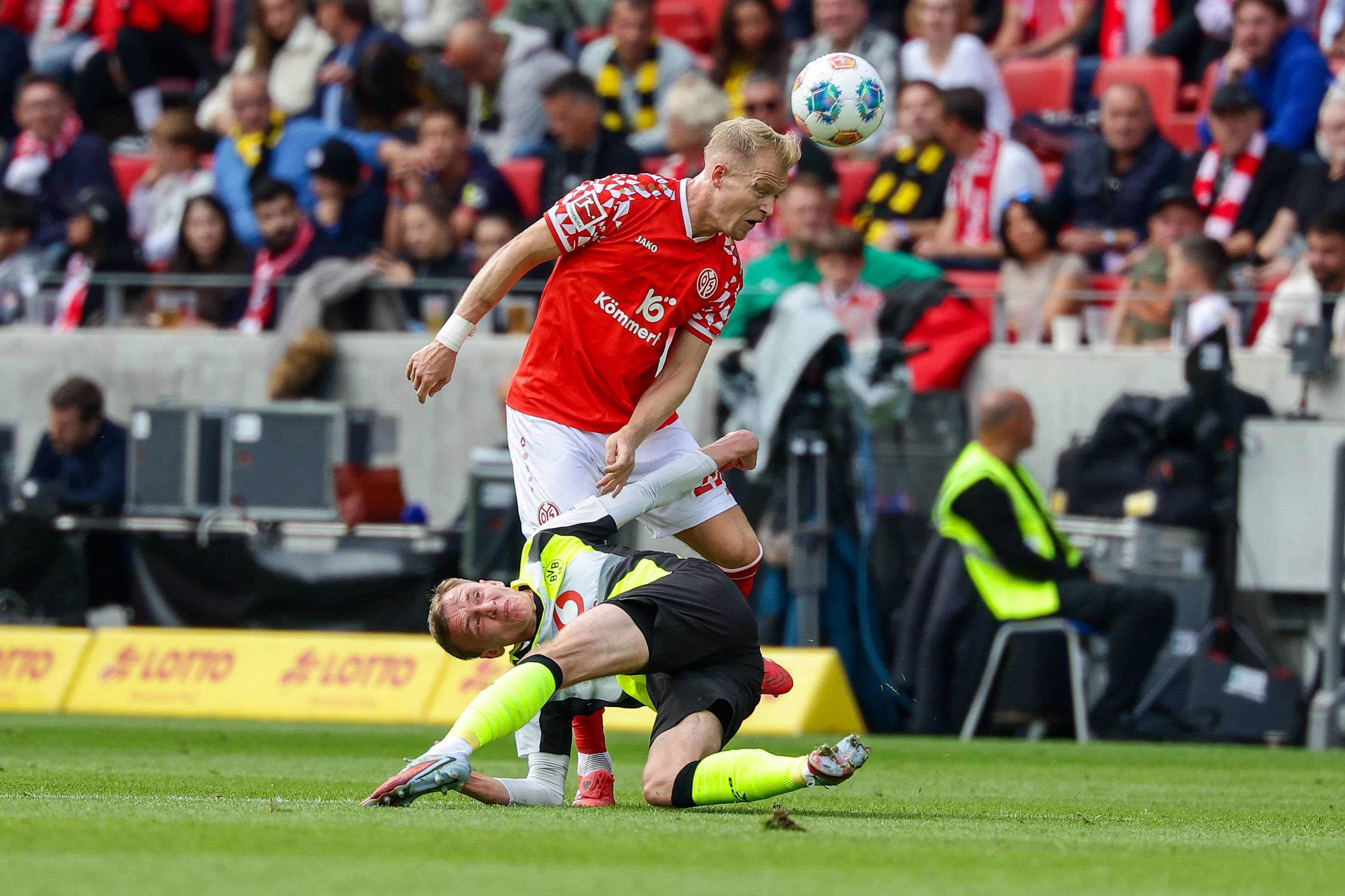 多特蒙德再胜难保德甲领先优势，前往英超进军冠军战