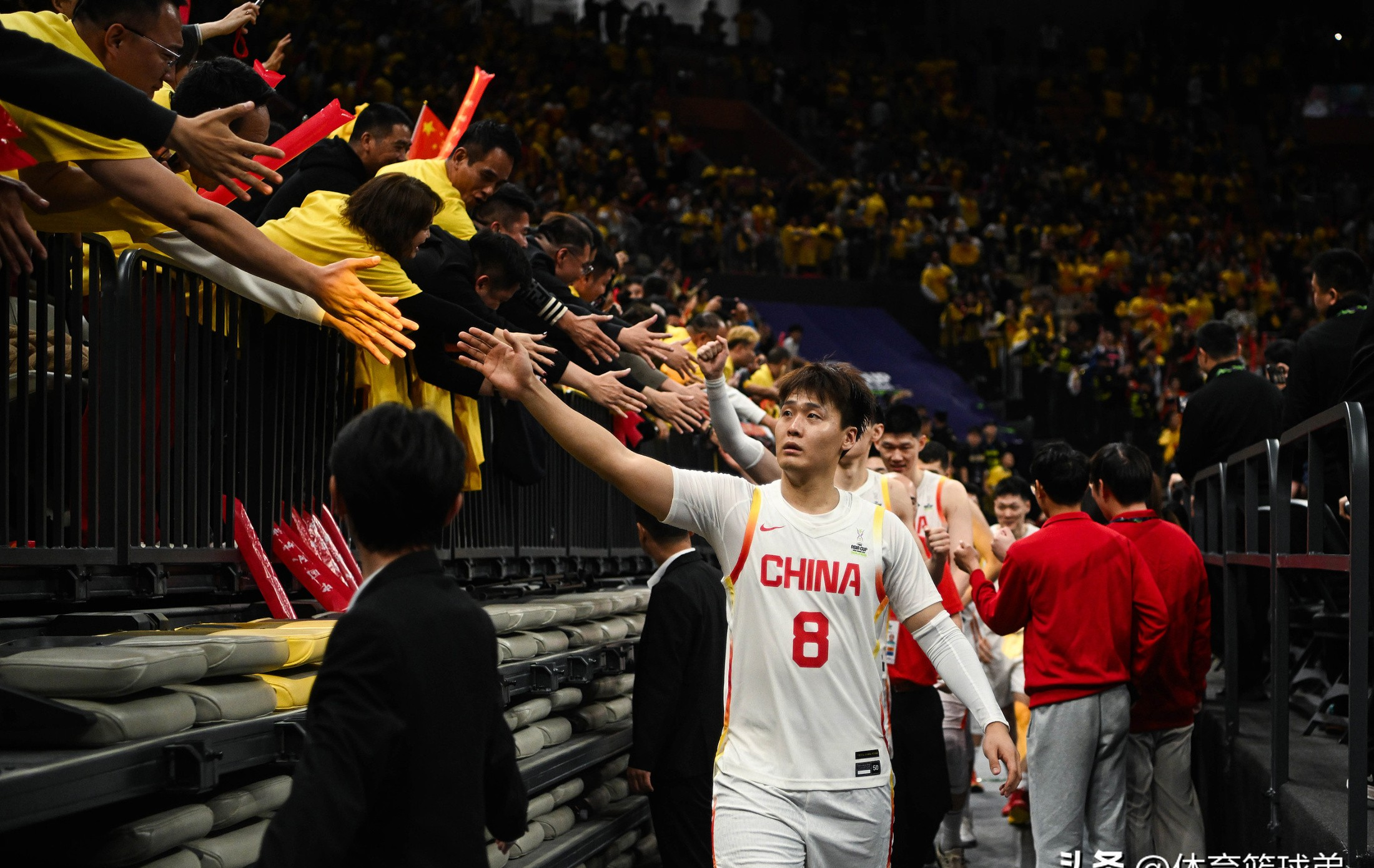 俱乐部篮球新赛季拉开帷幕，球迷翘首期待的简单介绍