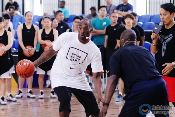 包含国际知名篮球教练造访非洲联赛，传授经验技巧的词条