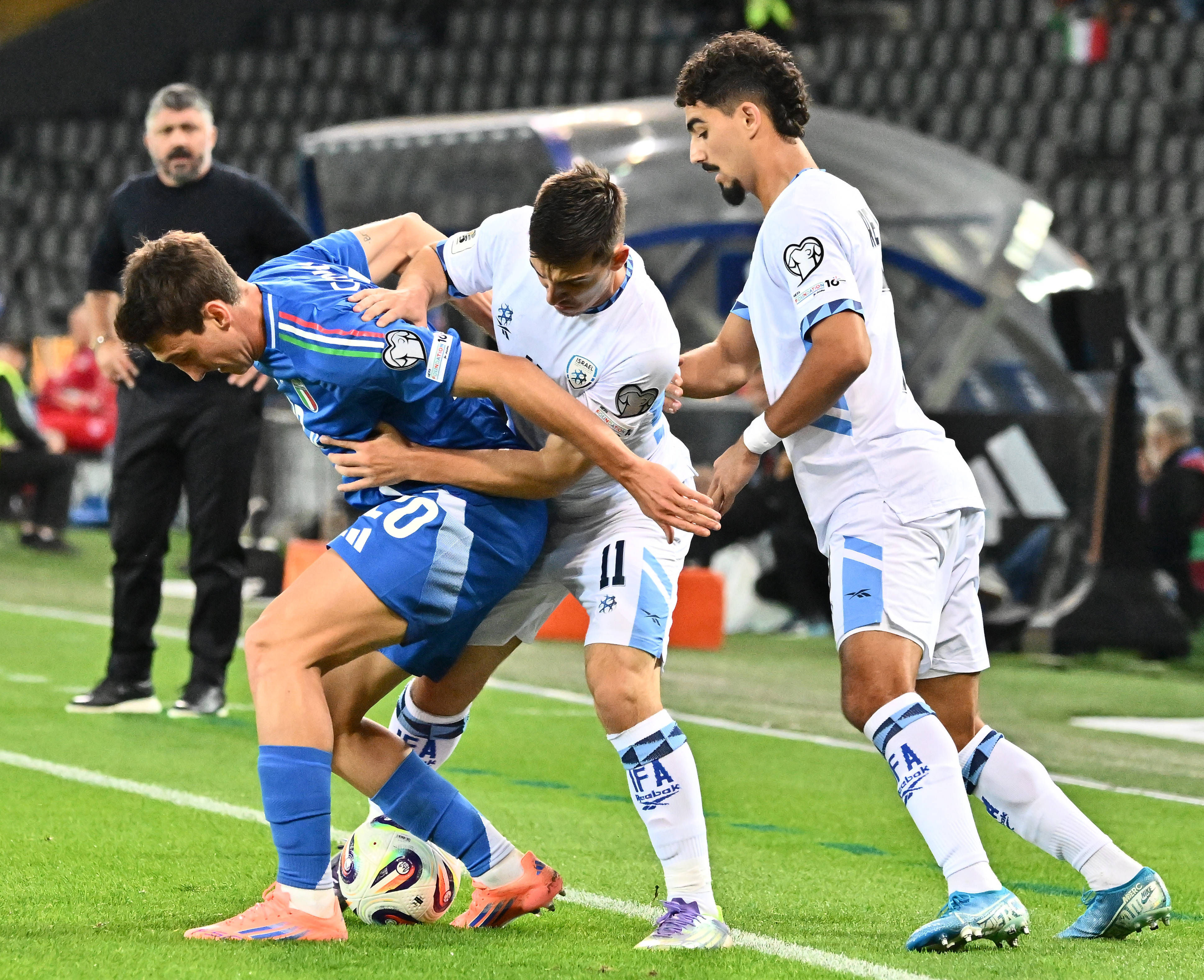 意大利足球赛场上的紧张氛围