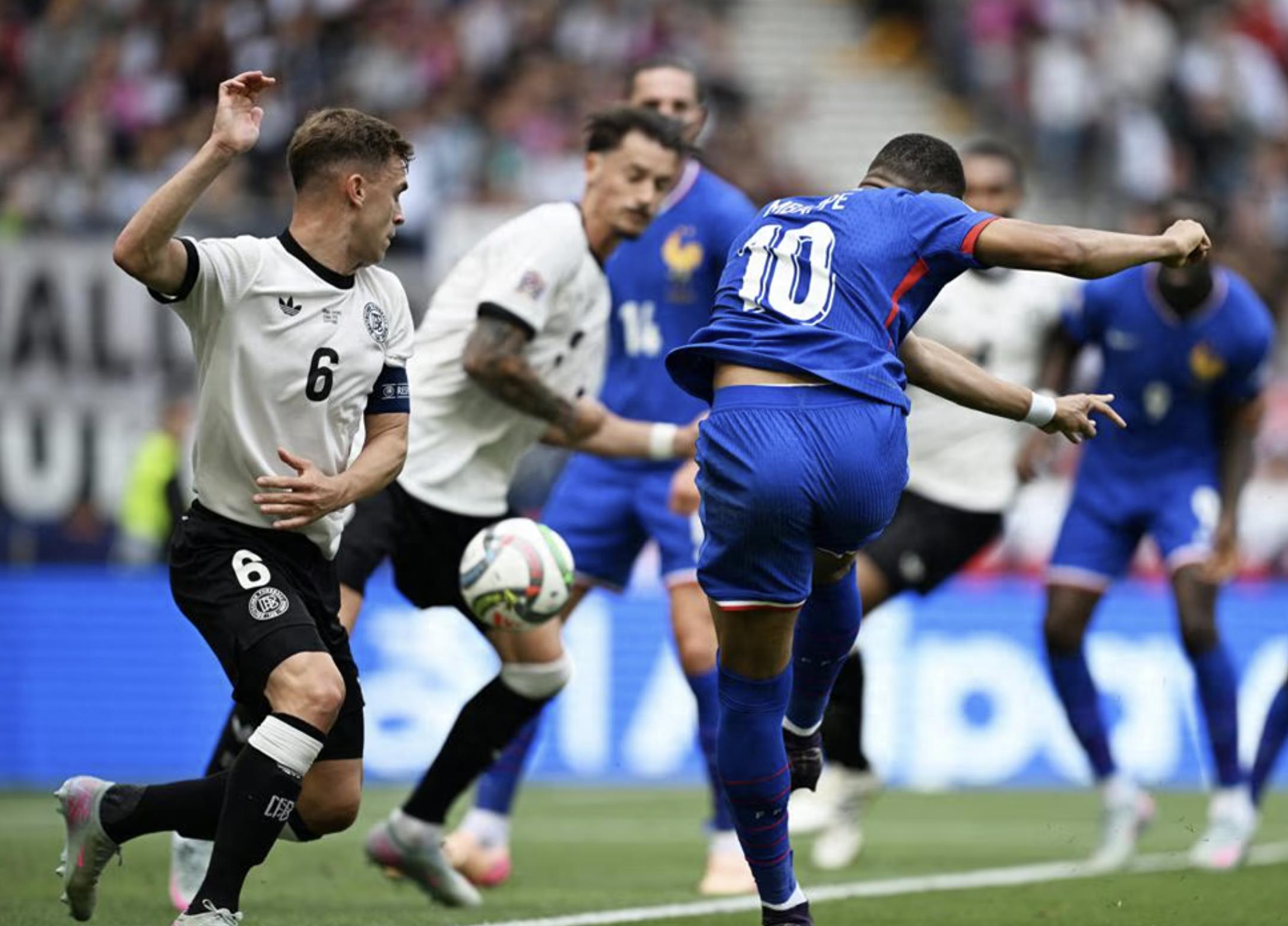 欧洲巅峰之战，球场上的豪情壮志