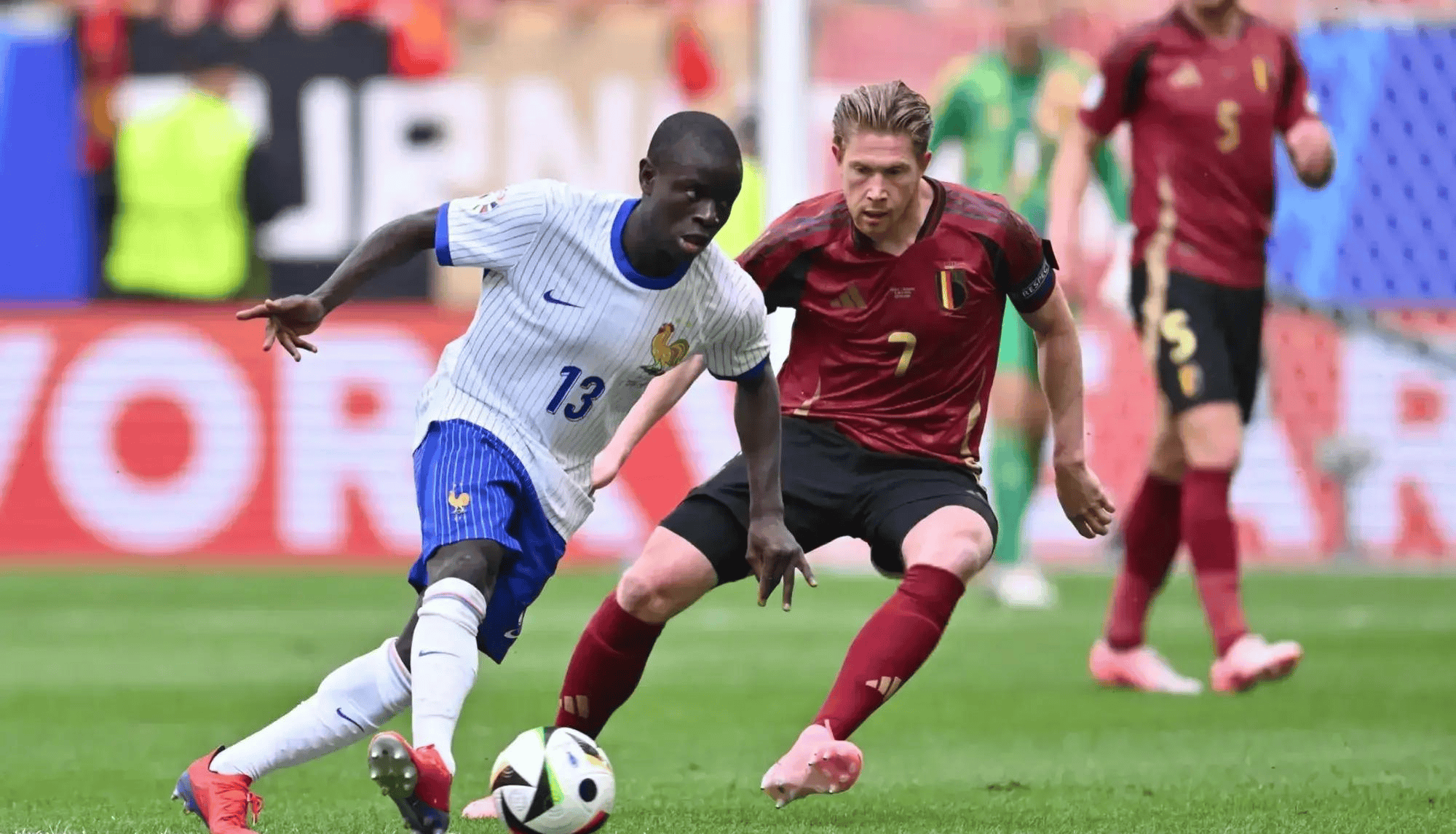 欧洲巅峰之战，球场上的豪情壮志