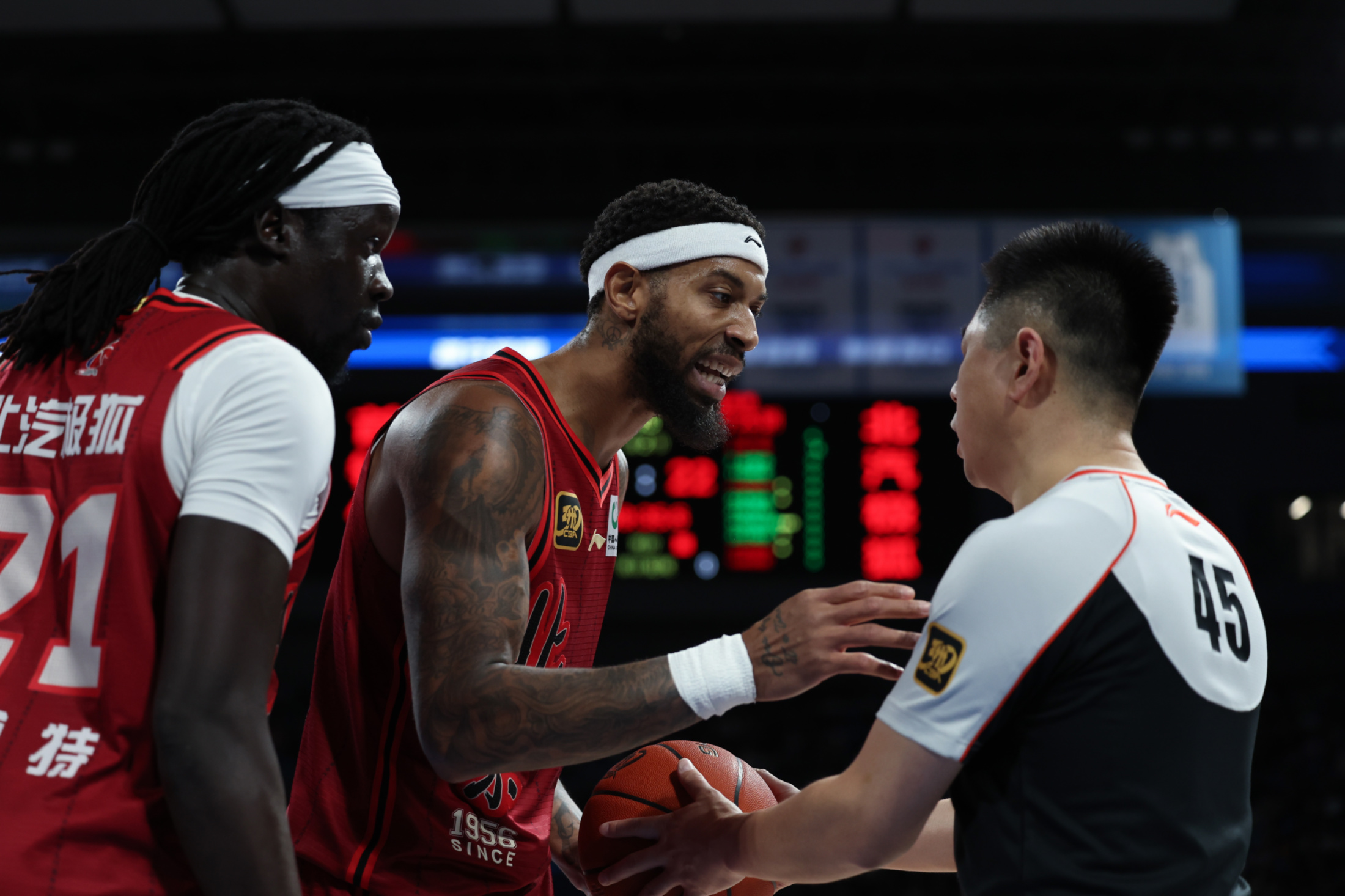 外援助攻不断，球队战绩节节攀升