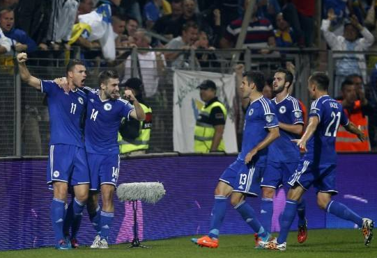 波黑队客场击败希腊队，取得三分