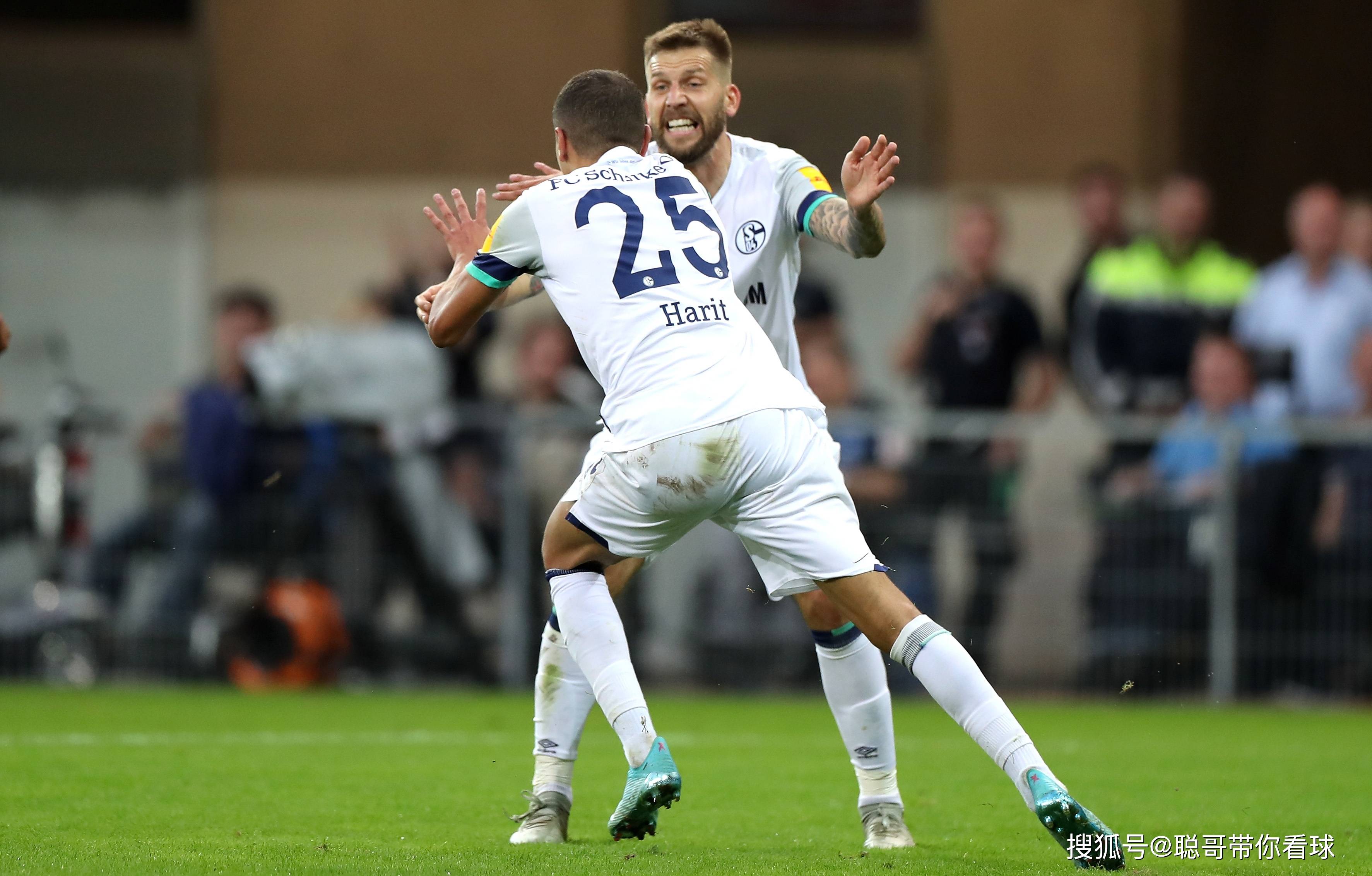 包含沙尔克主场遭遇挫败，保级之路越发坎坷的词条