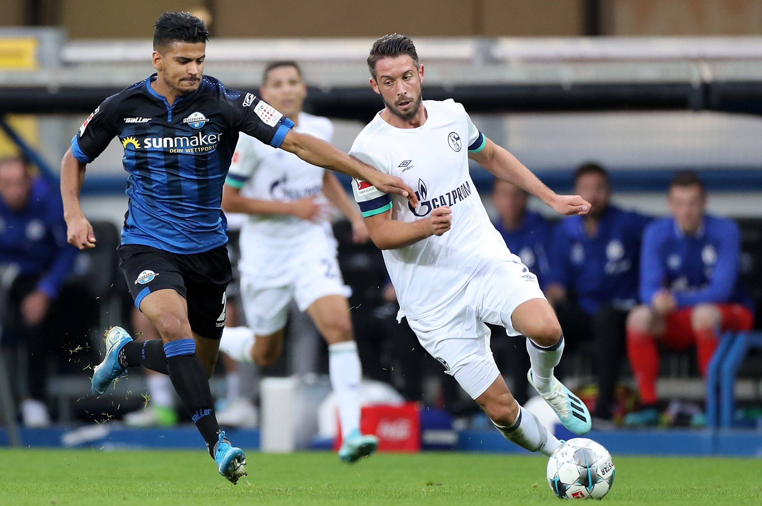 包含沙尔克主场遭遇挫败，保级之路越发坎坷的词条