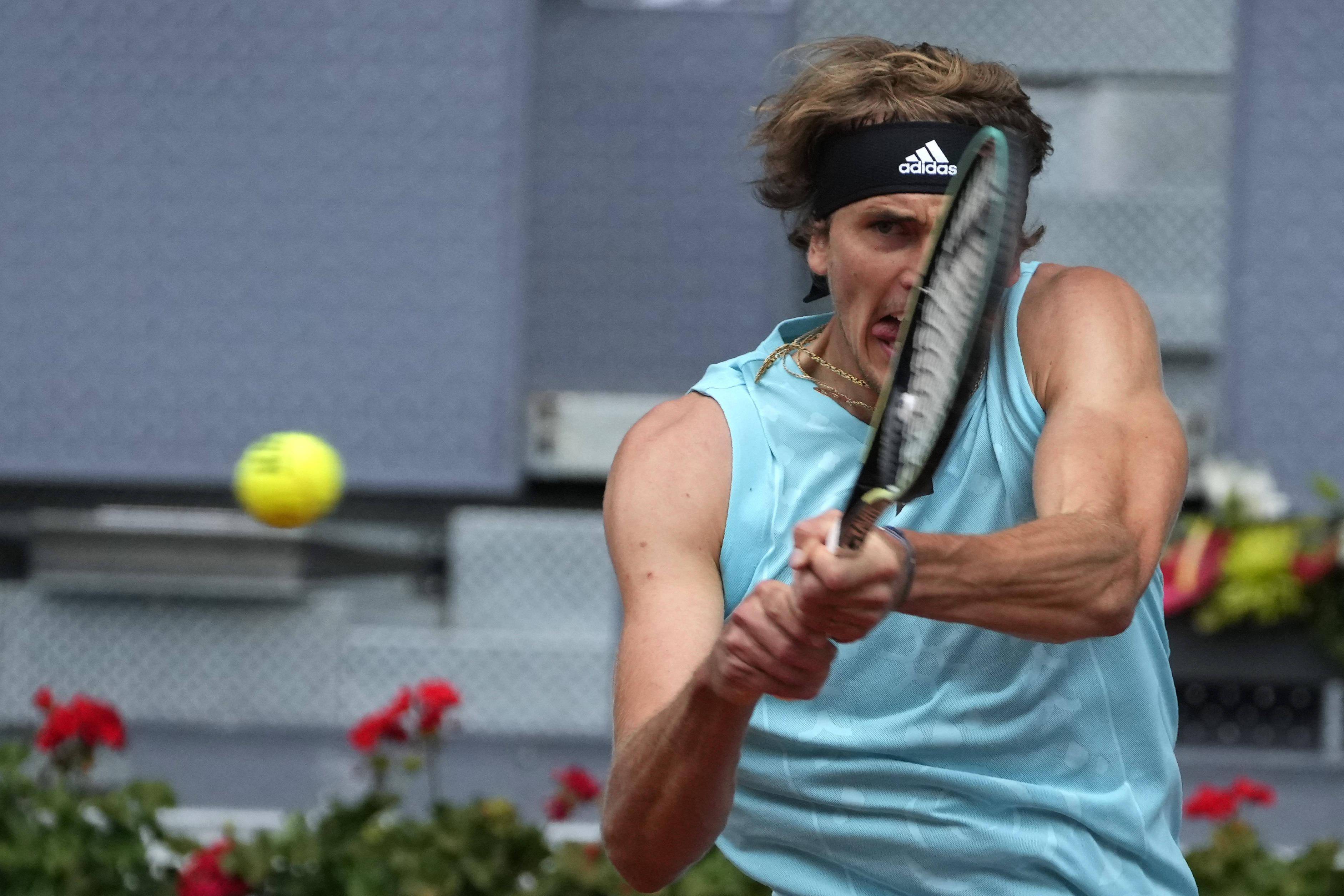 关于世界网球队险胜美国网球队，兹维列夫高光表现的信息