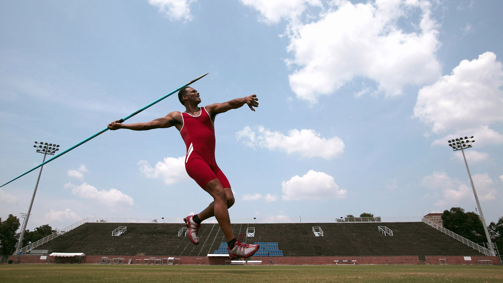 F1新赛季揭幕战之夜，哈利伯顿彻底打爆防线