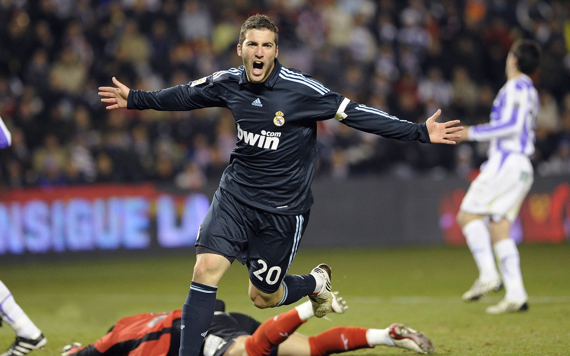 奥运周期关键战之夜，富安健洋关键战不手软